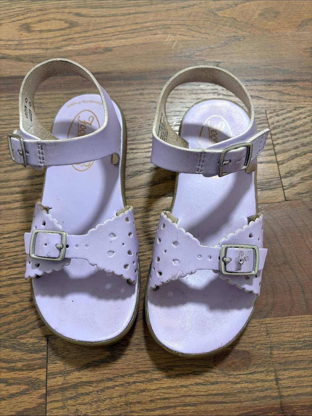 Footmates girls size 12 lavender sandals play/fair condition